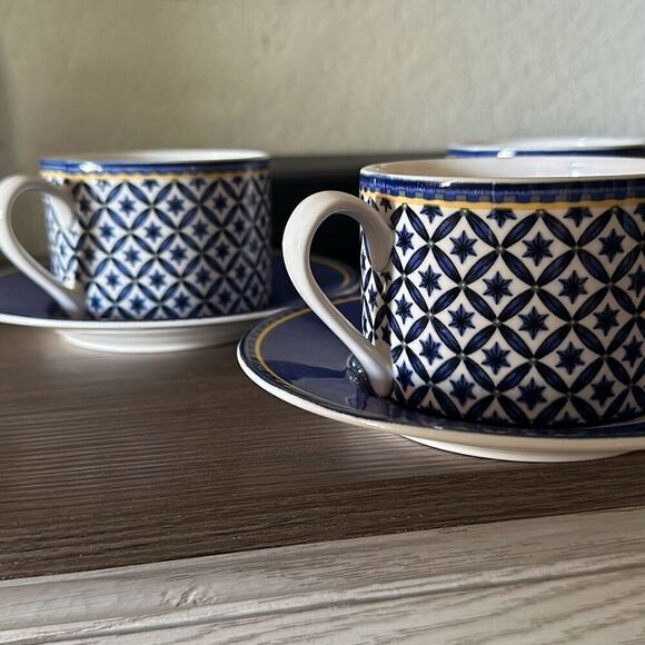 Casual Victoria Beale Williamsburg Set of 4 teacup and saucer Blue fine porcelai - Picture 2 of 5